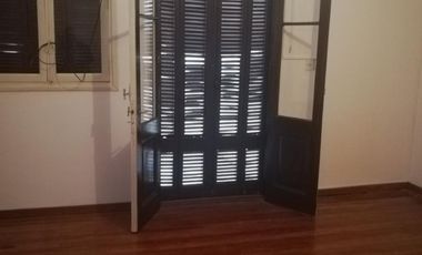 Casa 5 Ambientes con cochera, mas departamento 3 Ambientes y fondo