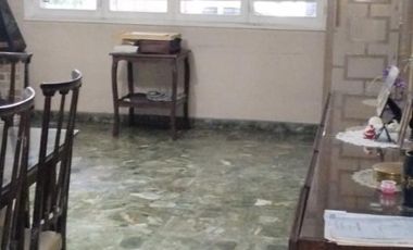 Casa 5 Ambientes con cochera, mas departamento 3 Ambientes y fondo