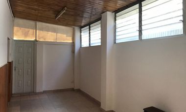 ALQUILER - VILLA INSUPERABLE - PH 3 AMBIENTES CON PATIO - SIN EXPENSAS