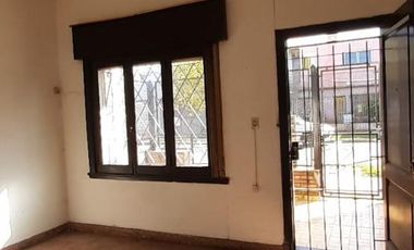 CASA AMERICANA DE 4 AMBIENTES