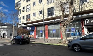 Importante local comercial en alquiler