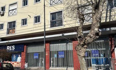 Importante local comercial en alquiler
