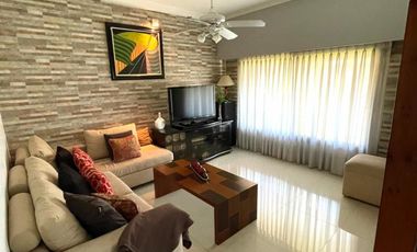 Chalet de 4 AMBIENTES ubicado a 150 metros de la Av. Espora