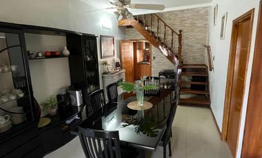 Chalet de 4 AMBIENTES ubicado a 150 metros de la Av. Espora