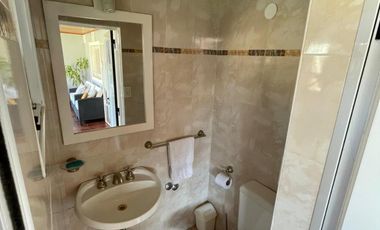 Chalet de 4 AMBIENTES ubicado a 150 metros de la Av. Espora