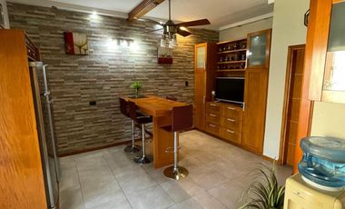 Chalet de 4 AMBIENTES ubicado a 150 metros de la Av. Espora