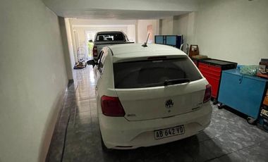 Chalet de 4 AMBIENTES ubicado a 150 metros de la Av. Espora