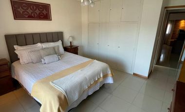 Chalet de 4 AMBIENTES ubicado a 150 metros de la Av. Espora