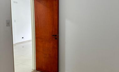 ALQUILER - DEPTO. 3 AMBIENTES - 1° PISO POR ESCALERA - VILLA MADERO