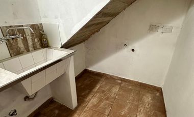 ALQUILER - DEPTO. 3 AMBIENTES - 1° PISO POR ESCALERA - VILLA MADERO