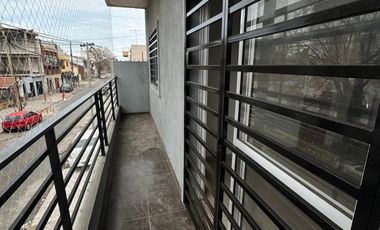 ALQUILER - DEPTO. 3 AMBIENTES - 1° PISO POR ESCALERA - VILLA MADERO