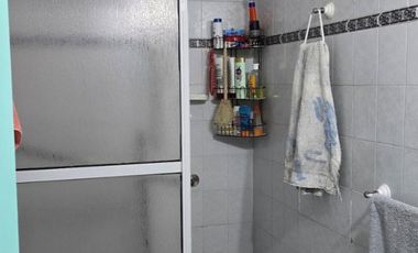 Casa Con Departamento Independiente, Espaciosa, Pileta Y Parrila, Excelente Estado