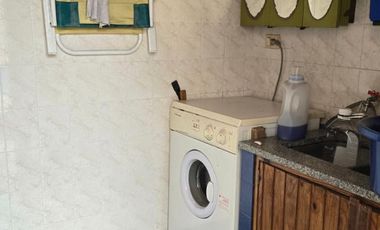 Casa Con Departamento Independiente, Espaciosa, Pileta Y Parrila, Excelente Estado