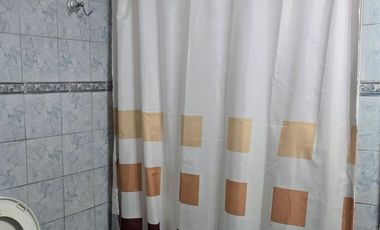 Casa Con Departamento Independiente, Espaciosa, Pileta Y Parrila, Excelente Estado