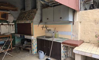 Casa Con Departamento Independiente, Espaciosa, Pileta Y Parrila, Excelente Estado