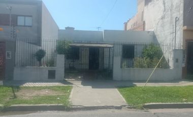 CASA DE TRES AMBIENTES