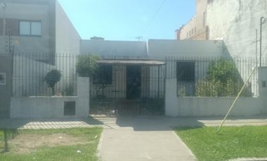 CASA DE TRES AMBIENTES