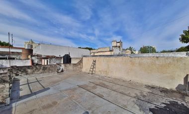 Venta Casa De Lote Propio. A Reciclar. Jardín. Patio. 184mts. Pje Verdi 1700. Monte Castro. Floresta