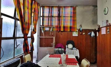 Venta Casa De Lote Propio. A Reciclar. Jardín. Patio. 184mts. Pje Verdi 1700. Monte Castro. Floresta