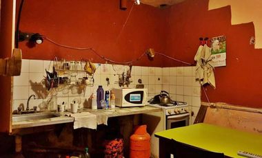 Venta Casa De Lote Propio. A Reciclar. Jardín. Patio. 184mts. Pje Verdi 1700. Monte Castro. Floresta