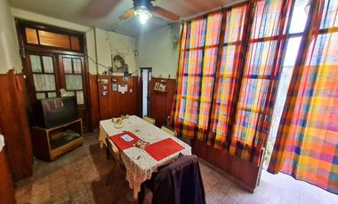 Venta Casa De Lote Propio. A Reciclar. Jardín. Patio. 184mts. Pje Verdi 1700. Monte Castro. Floresta