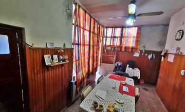 Venta Casa De Lote Propio. A Reciclar. Jardín. Patio. 184mts. Pje Verdi 1700. Monte Castro. Floresta