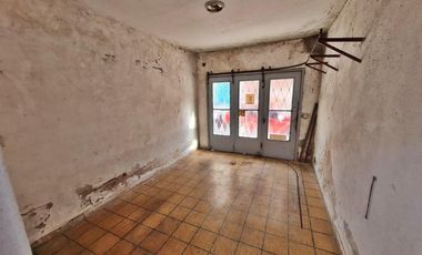 Venta Casa De Lote Propio. A Reciclar. Jardín. Patio. 184mts. Pje Verdi 1700. Monte Castro. Floresta