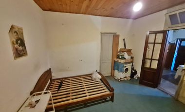 Venta Casa De Lote Propio. A Reciclar. Jardín. Patio. 184mts. Pje Verdi 1700. Monte Castro. Floresta