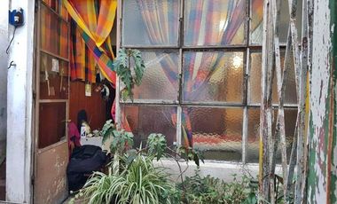 Venta Casa De Lote Propio. A Reciclar. Jardín. Patio. 184mts. Pje Verdi 1700. Monte Castro. Floresta