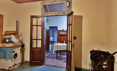 Venta Casa De Lote Propio. A Reciclar. Jardín. Patio. 184mts. Pje Verdi 1700. Monte Castro. Floresta