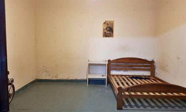 Venta Casa De Lote Propio. A Reciclar. Jardín. Patio. 184mts. Pje Verdi 1700. Monte Castro. Floresta