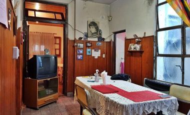 Venta Casa De Lote Propio. A Reciclar. Jardín. Patio. 184mts. Pje Verdi 1700. Monte Castro. Floresta