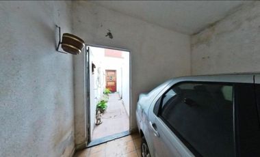 Venta Casa De Lote Propio. A Reciclar. Jardín. Patio. 184mts. Pje Verdi 1700. Monte Castro. Floresta