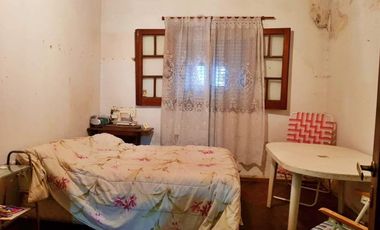 Venta Casa De Lote Propio. A Reciclar. Jardín. Patio. 184mts. Pje Verdi 1700. Monte Castro. Floresta