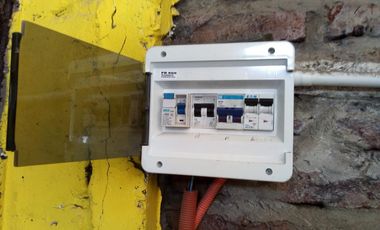 Galpón en ALQUILER sobre asfalto en buen estado a 5 cuadras de la estación de Glew.