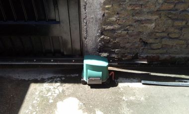 Galpón en ALQUILER sobre asfalto en buen estado a 5 cuadras de la estación de Glew.