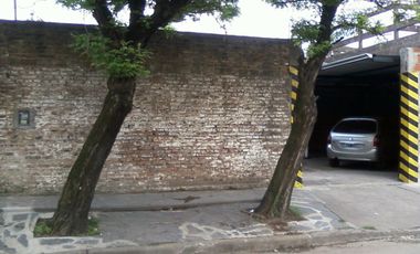 Galpón en ALQUILER sobre asfalto en buen estado a 5 cuadras de la estación de Glew.