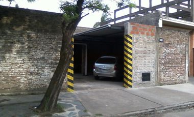 Galpón en ALQUILER sobre asfalto en buen estado a 5 cuadras de la estación de Glew.