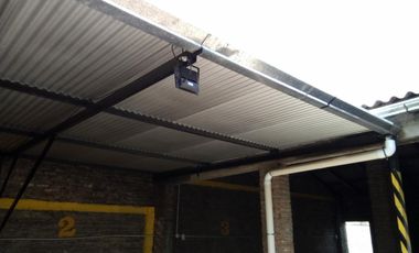 Galpón en ALQUILER sobre asfalto en buen estado a 5 cuadras de la estación de Glew.