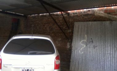 Galpón en ALQUILER sobre asfalto en buen estado a 5 cuadras de la estación de Glew.