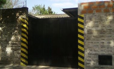 Galpón en ALQUILER sobre asfalto en buen estado a 5 cuadras de la estación de Glew.