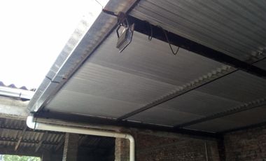 Galpón en ALQUILER sobre asfalto en buen estado a 5 cuadras de la estación de Glew.