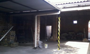 Galpón en ALQUILER sobre asfalto en buen estado a 5 cuadras de la estación de Glew.