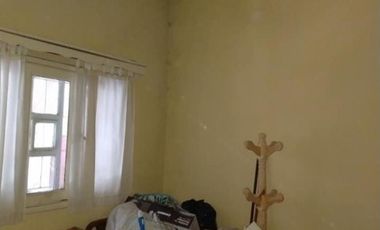 UNA CASA Y DOS DEPARTAMENTOS