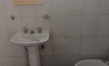 UNA CASA Y DOS DEPARTAMENTOS