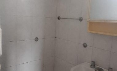 UNA CASA Y DOS DEPARTAMENTOS