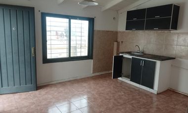 UNA CASA Y DOS DEPARTAMENTOS