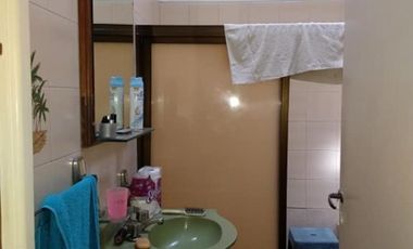 UNA CASA Y DOS DEPARTAMENTOS