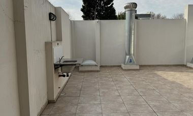 DEPARTAMENTO A ESTRENAR 4 AMBIENTES 2 BAÑOS, 2 COCHERAS CUBIERTAS.