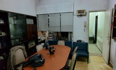 CASA Y DPTO EN ESQUINA